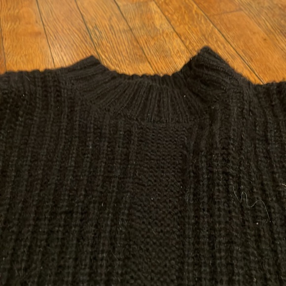 Black and grey sweater - Picture 4 of 4